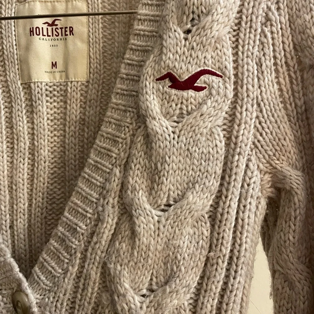 Hollister chunky knit cream button down cardigan, size M - Picture 7 of 7